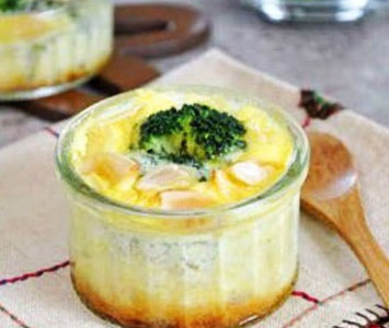 Petits flans aux brocolis et aux amandes